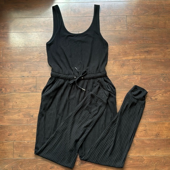 Dex Ribbed Sleeveless Jumpsuit - Picture 3 of 6